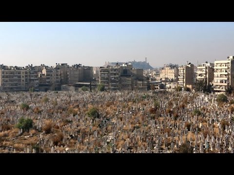 شاهد المدنيون السوريون في حلب ينتظرون المساعدات