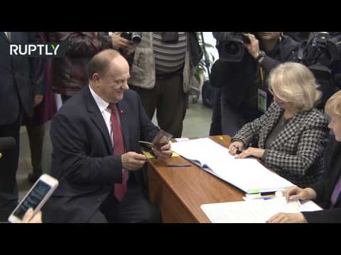 بالفيديو زيوغانوف يدلي بصوتـه في انتخابات مجلس الدوما