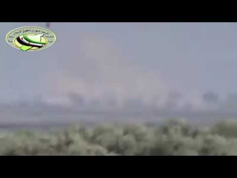 بالفيديو آثار قصف الطيران المروحي بالبراميل المتفجرة بلدة داعل في ريف درعا