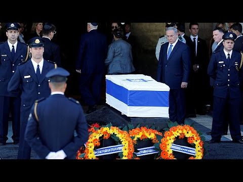 جثمان شيمون بيريز يسجى أمام مقر الكنيست الإسرائيلي