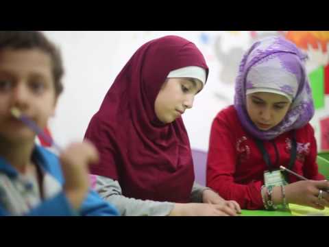 بالفيديو أهالي حلب يحوّلون معتقلًا من مكان للتعذيب إلى مكان للطفولة