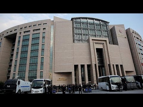 بالفيديو مذكرات اعتقال بحق العشرات من العاملين في القطاع القضائي في تركيا