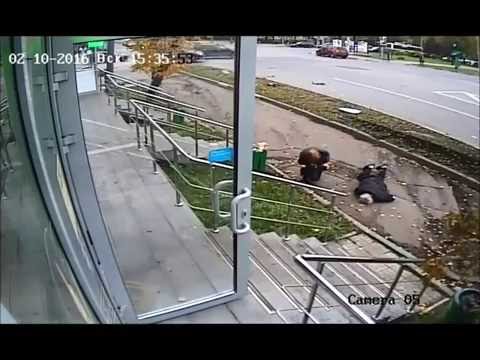 عجوز ينجو من حادثة مروعة بمعجزة