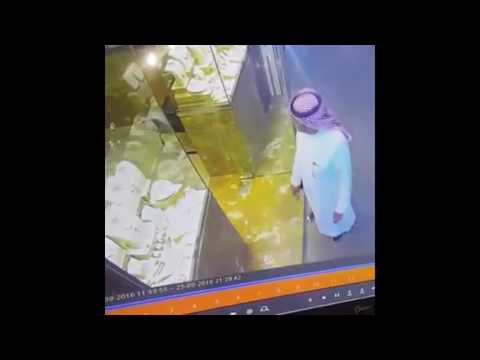 مطاردة كوميدية لفأر اقتحم محلًا للذهب في الخليج