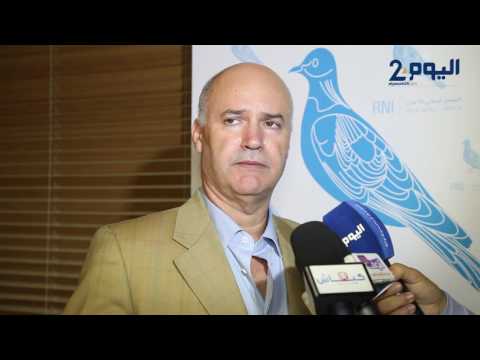 شاهد صلاح الدين مزوار ينزل من سفينة الأحرار