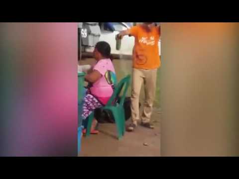 شاهد لقطات مخيفة لسرب نحل يلدغ سيدة في وجهها