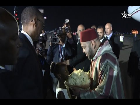 شاهد استقبال الملك محمد السادس في مقر رئاسة الجمهورية الرواندية في كيغالي