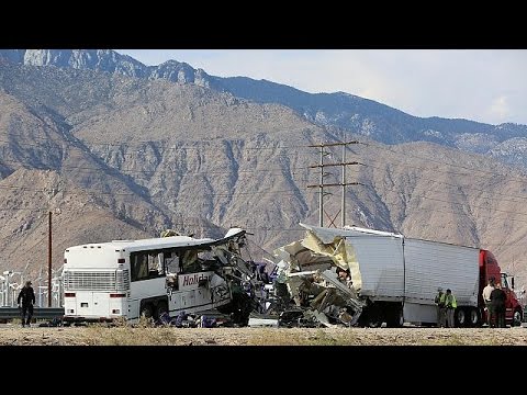 مقتل 13 شخصًا خلال حادث تصادم في كاليفورنيا