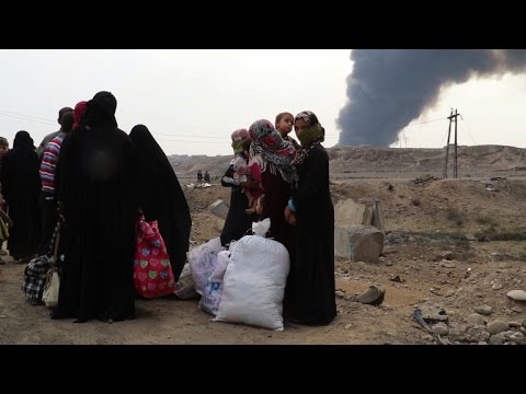 شاهد عراقيون يهربون من تنظيم داعش