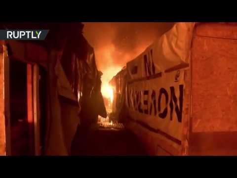 حريق كبير في الجزء الشماليّ من مخيم كاليه للمهاجرين في فرنسا