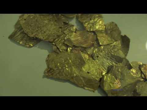 مواطن مقدسي يقتفي آثار مدينة القدس ويجمعها