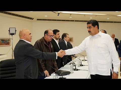 بدء الحوار بين الرئيس مادورو والمعارضة لحل الأزمة السياسية في فنزويلا