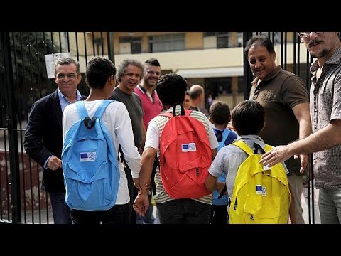 شاهد اليونان تنددّ برفض دول أوروبية إعادة توطين اللاجئين