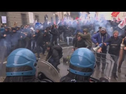 شاهد مظاهرات في فلورنسا اعتراضًا على الاستفتاء الدستوري