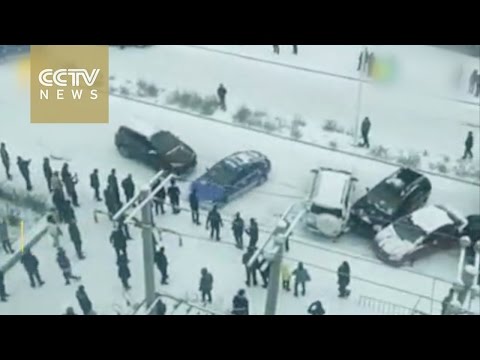 حادث مروري طريف بفعل الثلوج يسبب موجة من الضحك