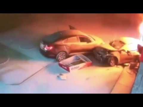 شاهد رجل يهاجم الشرطة بعد قتل زوجته