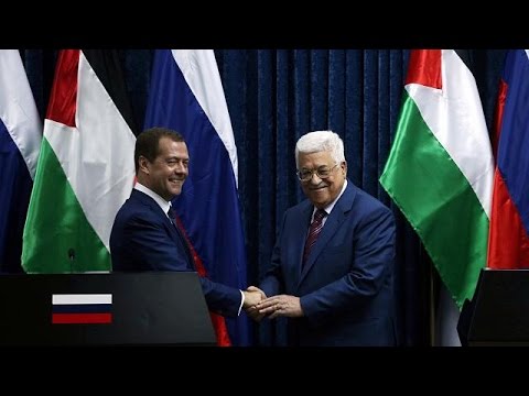 بالفيديو ديميتري ميدفييديف في الضفة الغربية يدعو إلى إحياء مفاوضات السلام