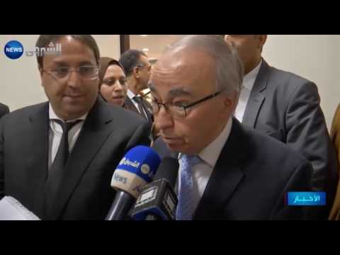 شاهد وزير المال المغربي يؤكد تجميد المشاريع