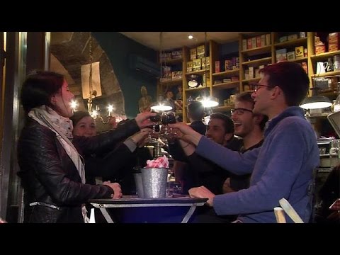 الفرنسيون يحتفلون بأحدث إصدارات نبيذ بوغوليه