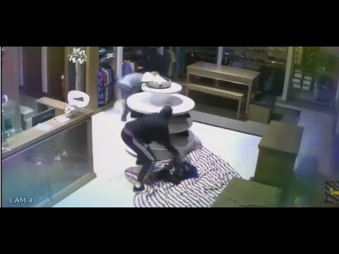 شاهد لصوص يسرقون محلًا في الدار البيضاء بسرعة متناهية