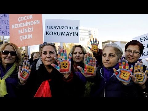 بالفيديو الحكومة التركية تتراجع عن قرار يلغي إدانة الاعتداءات الجنسية