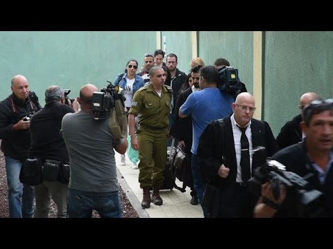 شاهد الإدعاء يطلب إدانة جندي إسرائيلي أجهز على جريح فلسطيني