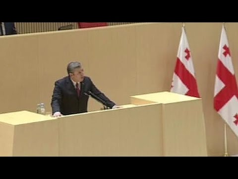 الرئيس يكلف رئيس الوزراء السابق بتشكيل الحكومة