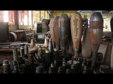 بالفديو القوات العراقية تكتشفت مصنع داعشى لأنتاج صواريخ