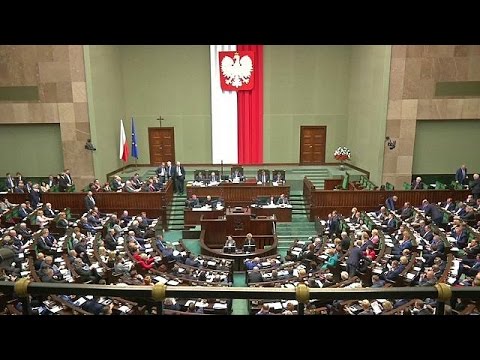 بالفيديو قانون جديد حول حرية التظاهر يثير جدلاً واسعاً في بولندا