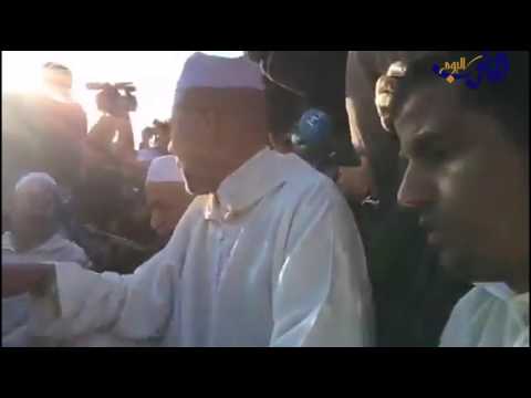 شاهد لحظة دفن أم رئيس الحكومة المغربية