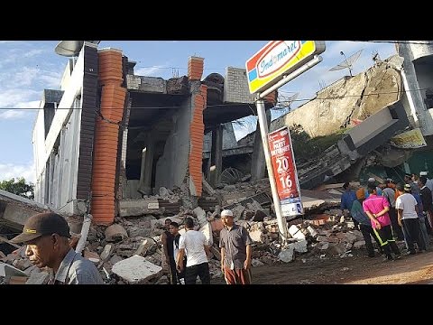 شاهد ارتفاع أعداد ضحايا زلزال إندونيسيا