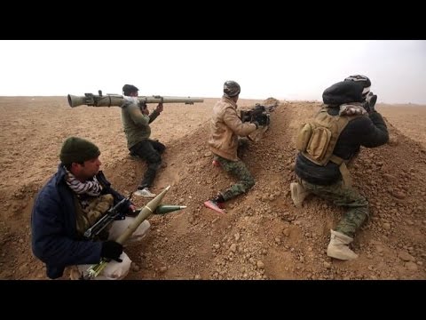 شاهد قوات الحشد الشعبي تقاتل الجهاديين جنوب تلعفر في العراق