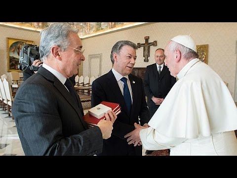 البابا فرنسيس يجمع بين الرئيس الكولوبي وخصمه أوريبي