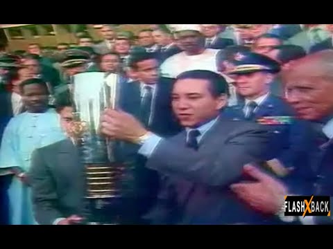 الملك محمد السادس يسلم كأس أفريقيا للمنتخب الكاميروني