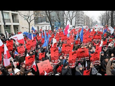 تواصل الاحتجاجات في بولندا ضد تضييق الخناق على وسائل الاعلام