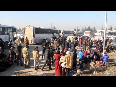 شاهد إجلاء آلاف الأشخاص من حلب