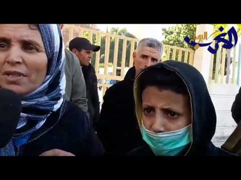 احتجاج اباء مرضي السرطان  أمام المستشفي الهاروشي على غياب الدراء