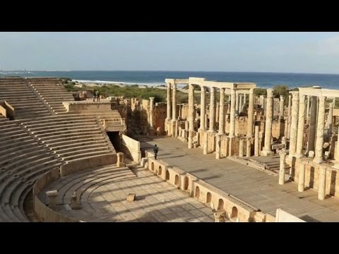 شاهد متطوعون يجهدون لحماية مدينة آثرية رومانية في ليبيا