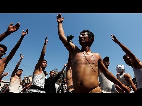 بالفيديو تقاليد ومراسم إحياء الاعياد لدى الديانات الثلاث في 2016