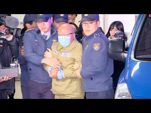 شاهد تحقيقات وجلسات استماع بعد المطالبة بإقالة رئيسة كوريا الجنوبية
