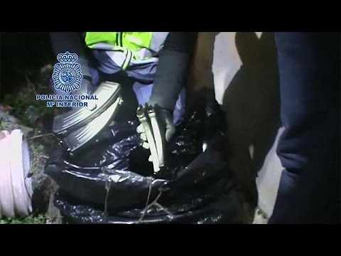 شاهد إيقاف شخصين بتهمة تمجيد التطرف في إسبانيا
