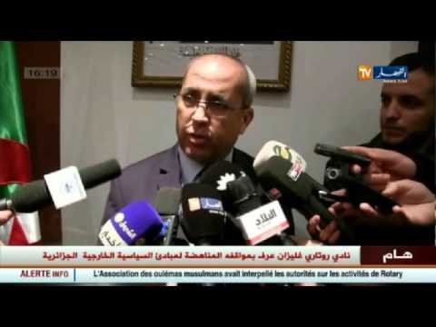 شاهد  لوح يؤكد القضاء هو الرقيب لتحقيقات الشرطة