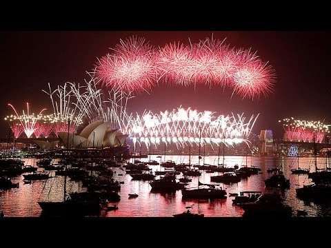 عروض عملاقة بالألوان والألعاب النارية لاستقبال العام الجديد