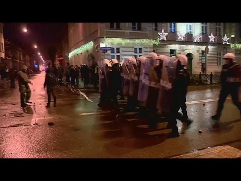 صدامات عنيفة بعد مقتل شاب طعنًا بالسكين على يد مهاجر في بولندا