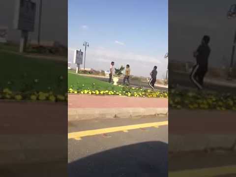 شاهد  ماذا فعل العمال في الطرق بعد زيارة أميرمكة