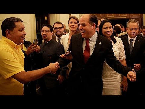 شاهد تجدد المواجهة بين الحكومة والمعارضة في فنزويلا