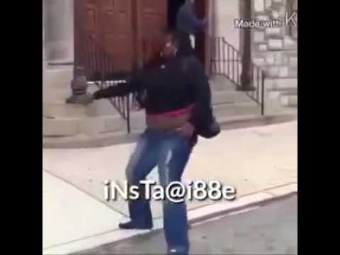 شاهد لحظة سقوط فتاة مخمورة على الأرض