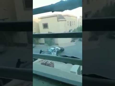 شاهد لحظة تصفية متطرفين حاولا الاستيلاء على سيارة شرطة