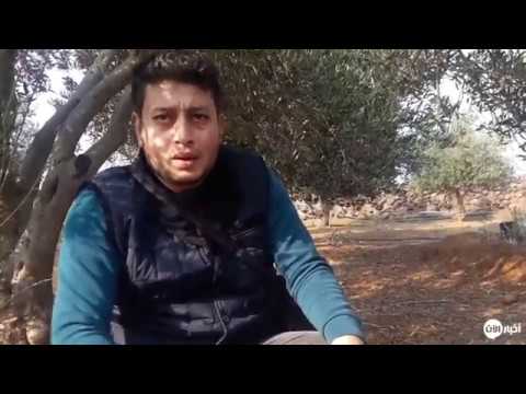 شاهد لحظة سقوط برميل متفجر قرب مراسل أخبار الآن في درعا