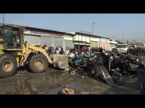 عشرات القتلى في تفجيرين انتحاريين استهدفا سوقًا في بغداد